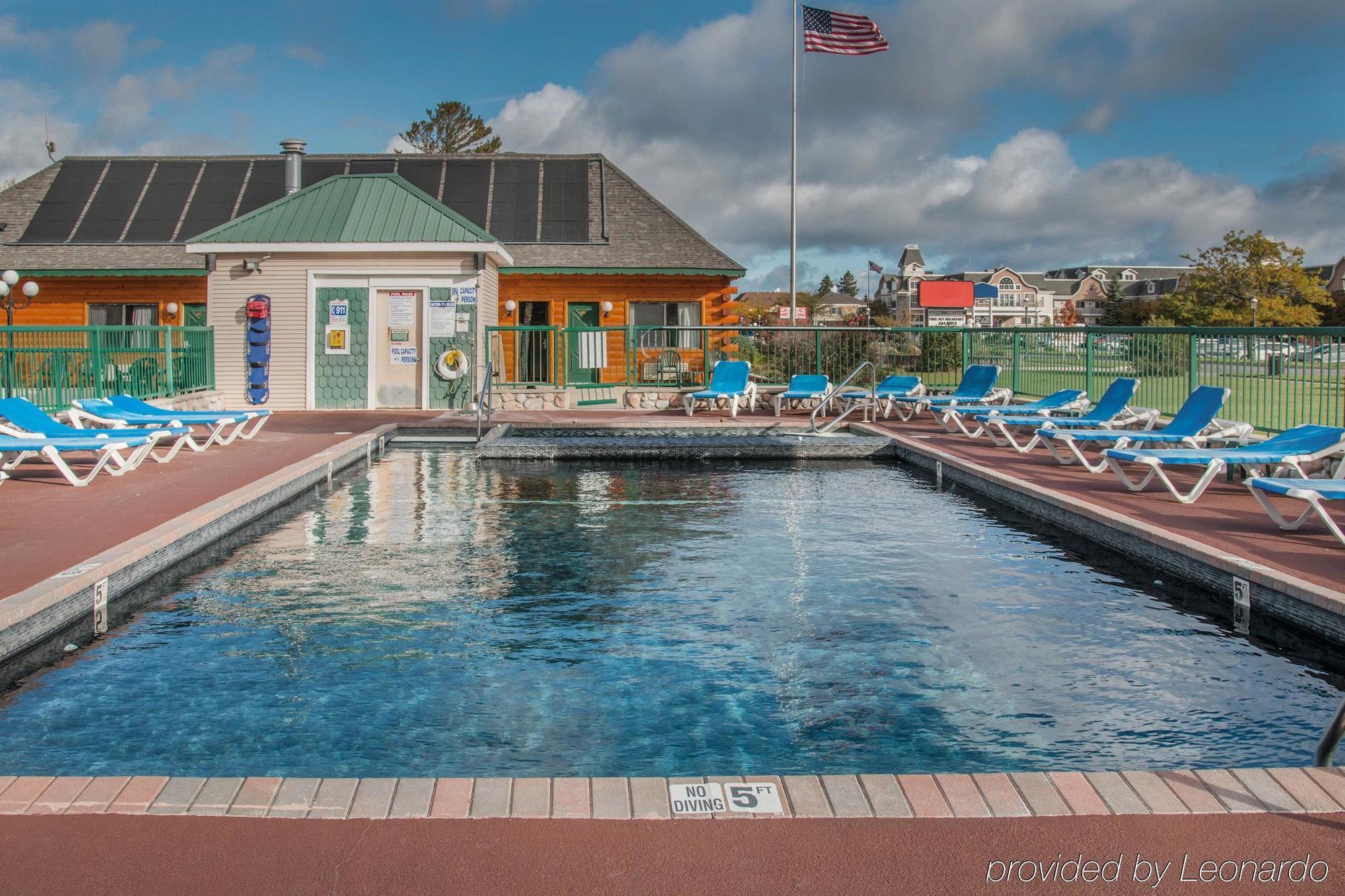 Econo Lodge Bayview Mackinaw City Exterior foto